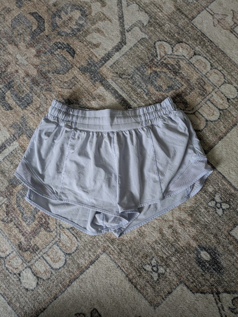Lululemon Hotty Hot Short II *2.5"